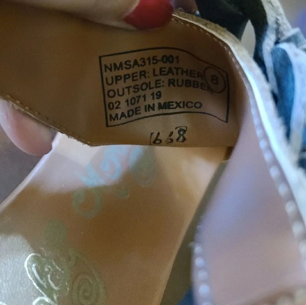 Sandals - Picture 8 of 8